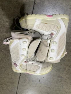 Used 5150 Girls Snowboard Boots White Junior 06