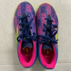 Used Adidas Soccer Indoor Shoes Pink Junior 04