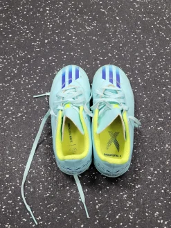 Used Adidas Soccer Indoor Shoes Carolina Blue Junior 01.5