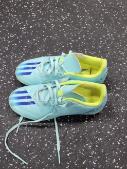 Used Adidas Soccer Indoor Shoes Carolina Blue Junior 01.5