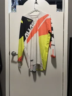 Used Adult Top White MD