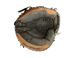 Used Akadema APM42 BB/SB Catchers RH Throw Black 33"