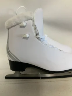 Used AURA SKY FIGURE WomensFigure Skate White Senior 7