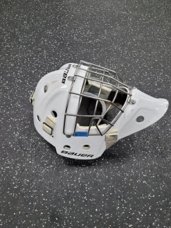 Used Bauer 940 Senior Goalie Helmet/Mask White MD
