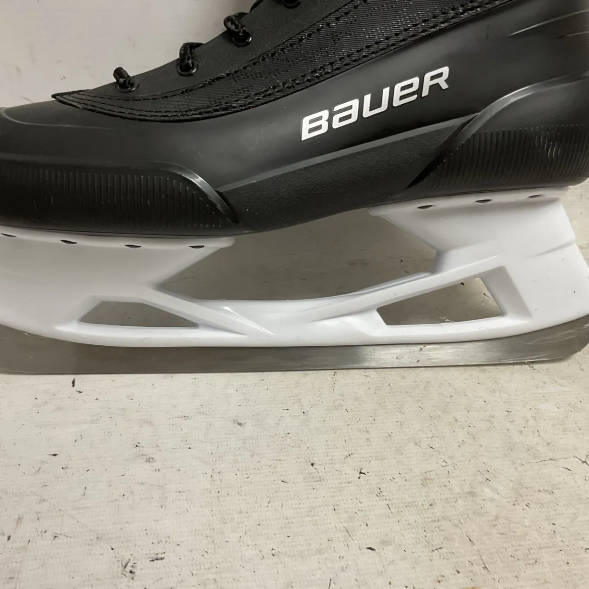 Used Bauer COLORADO Mens Softboot Skate Black Senior 10