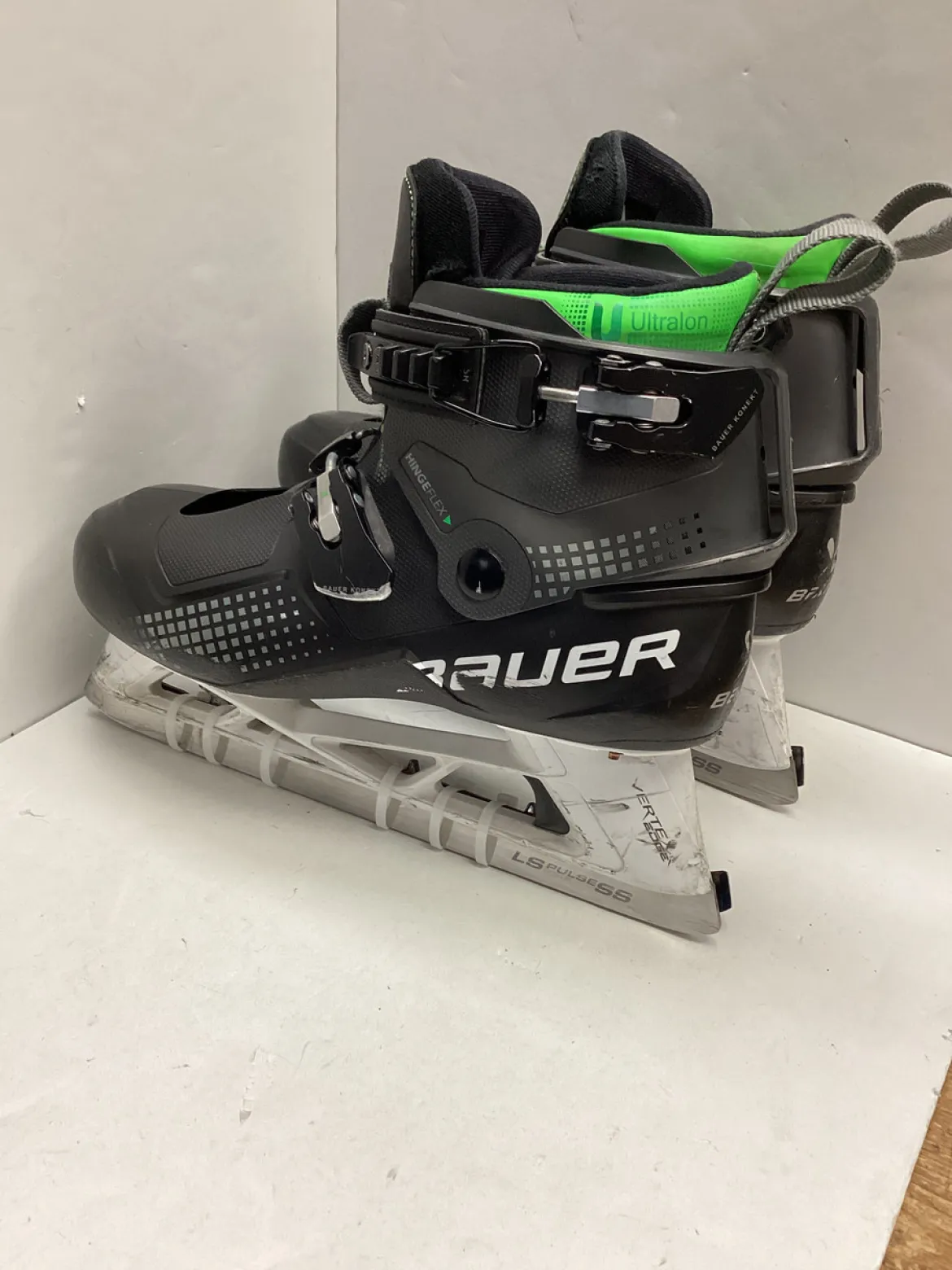 Used Bauer KONEKT 2 SENIOR GOALIE SKATES Senior Goalie Skate Senior 8