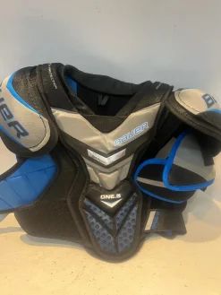 Used Bauer ONE 8 Senior Shoulder Pads MD