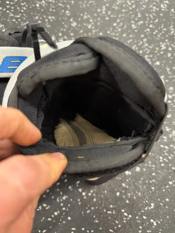 Used Bauer PRO Junior Gloves Black SM