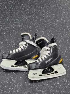 Used Bauer SUPREME Junior Hockey Skate Junior 04