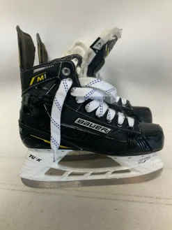 Used Bauer SUPREME M1 Junior Hockey Skate Junior 04.5