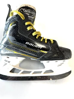 Used Bauer SUPREME M5 PRO Intermediate Hockey Skate Intermediate 4.0