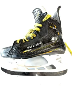 Used Bauer SUPREME M5 PRO Intermediate Hockey Skate Intermediate 4.0