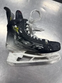 Used Bauer VAPOR HYPERLITE 2 Intermediate Hockey Skate Intermediate 5.5