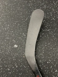 Used Bauer VAPOR X3 Inter One Pce Right Grip 77 Flex