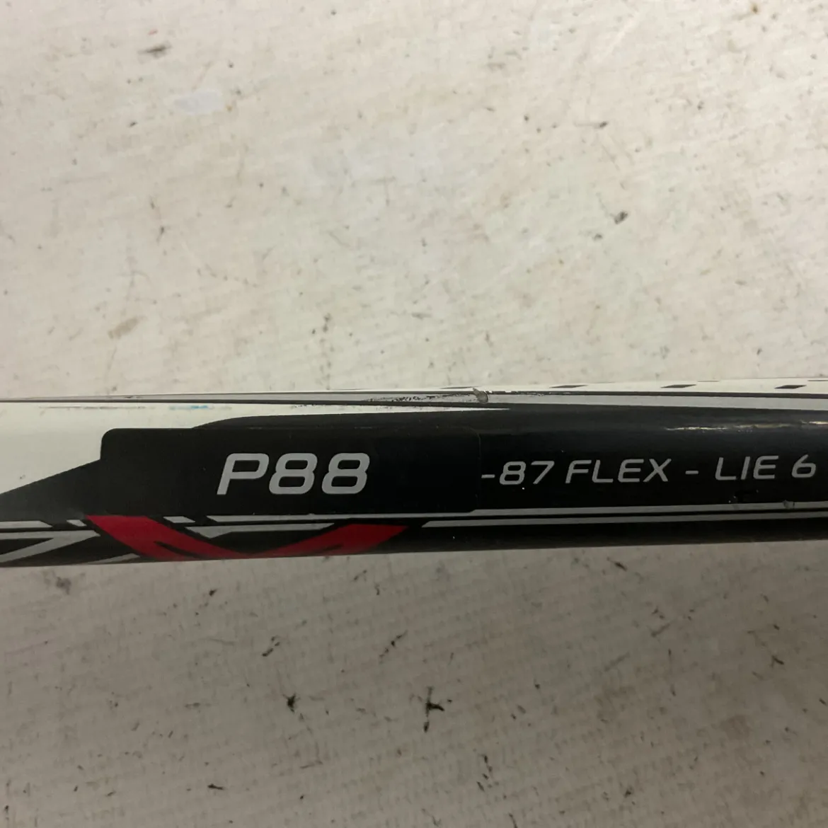 Used Bauer VAPOR X600 Senior One Piece Right White/Black/Red 87 Flex
