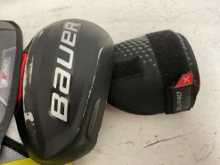 Used Bauer VAPOR 3XPRO Intermediate Shoulder Pads Black And Red MD