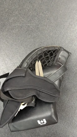 Used Brians BLACK GOALIE GLOVE Junior Goalie Catcher Black