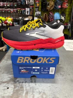 Used Brooks Running/X-Train Shoes M