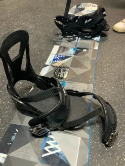 Used Burton CLASH 55 Mens Board/Bindings Royal Blue 155 cm