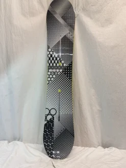 Used Burton DEJA VU FLYING-V Womens Snowboard Only Black And White 146 cm