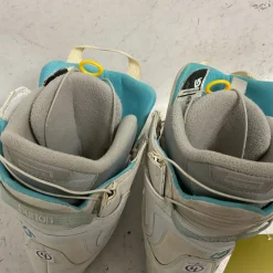 Used Burton EMERALD SMALLS Girls Snowboard Boots White And Carolina Blue Junior 04