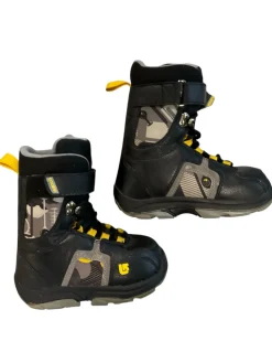 Used Burton FREESTYLE Boys Snowboard Boots None Junior 01