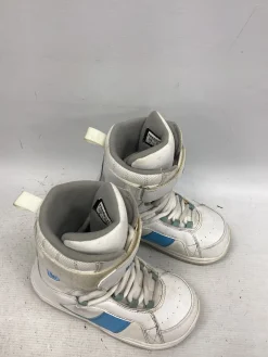 Used Burton FREESTYLE Girls Snowboard Boots White Junior 04