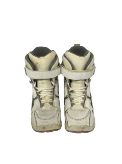 Used Burton Freestyle Girls' Snowboard Boots Size 6