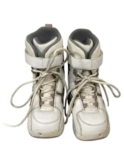 Used Burton FREESTYLE Girls Snowboard Boots White Youth 06.0