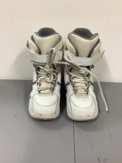 Used Burton FREESTYLE Girls Snowboard Boots White Junior 05