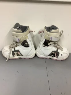 Used Burton FREESTYLE Girls Snowboard Boots White Junior 05