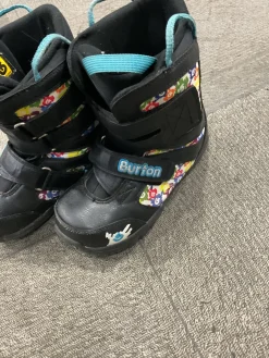 Used Burton GROM Girls Snowboard Boots Black Junior 04