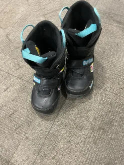 Used Burton GROM Girls Snowboard Boots Black Junior 04