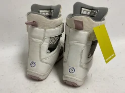 Used Burton KIDS FREESTYLE Girls Snowboard Boots Pink Junior 05