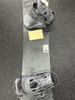 Used Burton LTR 155W Mens Board/Bindings Black 155 cm
