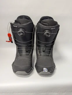 Used Burton MINI GROM SNOWBOARD BOOTS Girls Snowboard Boots Pink Youth 13.0