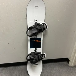 Used Burton PROCESS SMALLS Boys Board/Binding White And Black 125 cm
