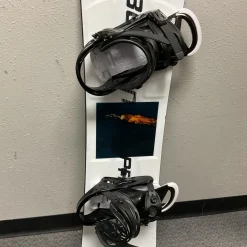 Used Burton PROCESS SMALLS Boys Board/Binding White And Black 125 cm