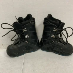 Used Burton PROGRESSION YOUTH Boys Snowboard Boots Black Junior 04