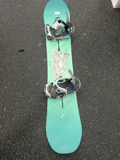 Used Burton TALENT SCOUT Womens Board/Bindings Teal 149 cm