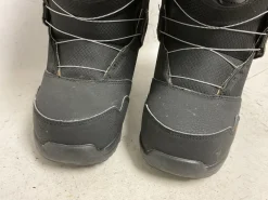 Used Burton ZIPLINE BOA Boys Snowboard Boots Black And Orange Junior 06