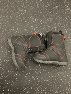 Used Burton ZIPLINE BOA Boys Snowboard Boots Black Senior 7