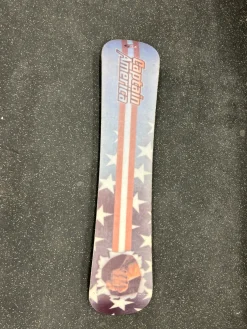 Used CAPTAIN AMERICA SNOWBOARD Boys Snowboard Only None 120 cm