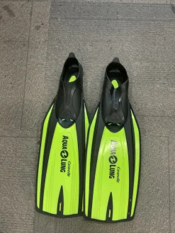 Used CARAVELLE AQUA LUNG FINS Underwater Fins Green Fits all