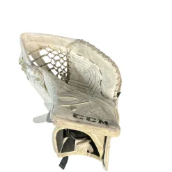 Used CCM CCM P2.5 GOALIE CATCHER Senior Goalie Catcher White