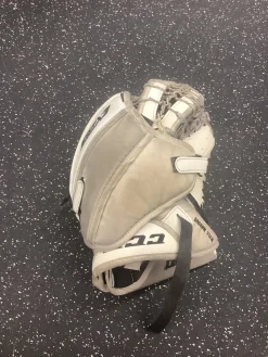 Used CCM EXTREME FLEX 3 Senior Goalie Catcher White