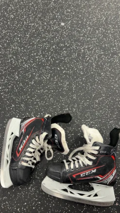 Used CCM FT340 Junior Hockey Skate Junior 02
