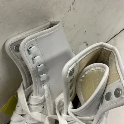 Used CCM PIROUETTE Girls Figure Skate White Junior 04