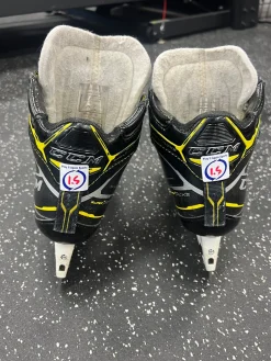 Used CCM SUPER TACKS 9380 Junior Goalie Skate Junior 01.5