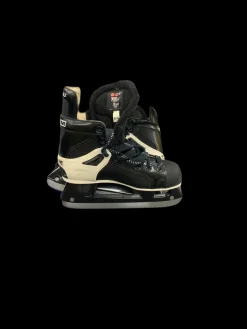 Used CCM TACKS 452 Junior Hockey Skate Junior 03.5